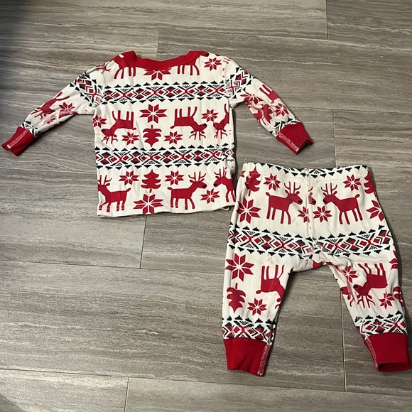 Hanna Andersson Holiday Red Fair Isle Pajamas Set - Picture 3 of 13